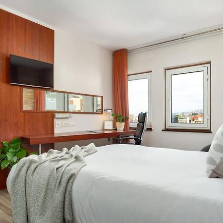 Central Modern City Escape Apartment! Cape Town Luaran gambar
