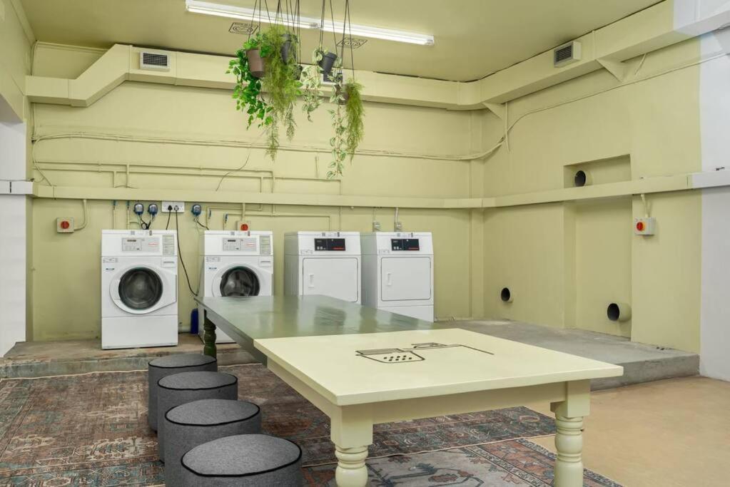 Central Modern City Escape Apartment! Cape Town Luaran gambar