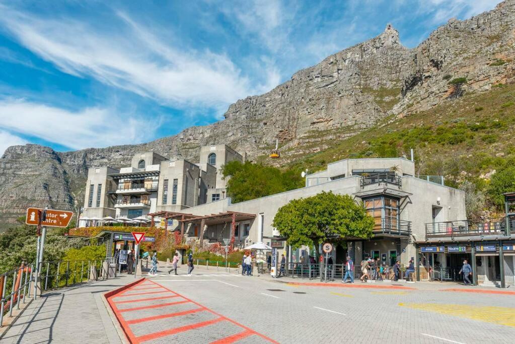 Central Modern City Escape Apartment! Cape Town Luaran gambar