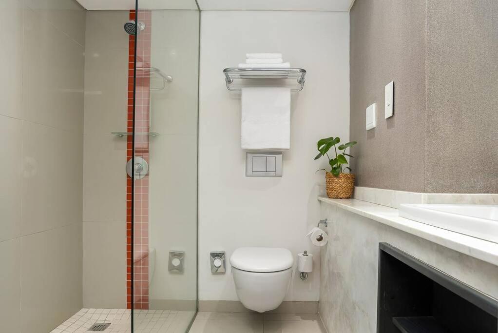 Central Modern City Escape Apartment! Cape Town Luaran gambar